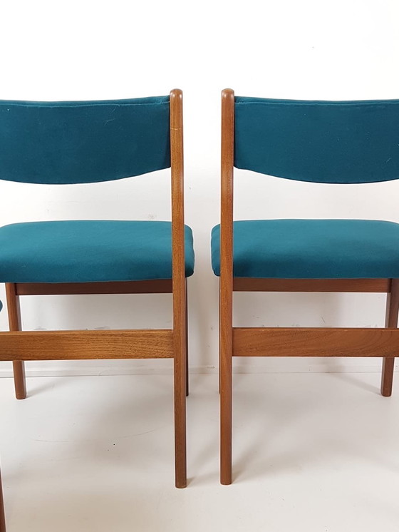 Image 1 of 6 vintage deense eettafel stoelen nieuw gestoffeerd