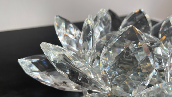 Image 1 of FLOWER Paperweight in Chiselled Crystal