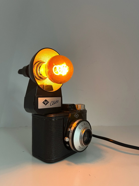 Lampada Agfa unica da macchina fotografica – Lampade da tavolo, Vetro, Metallo (photo 2 of 10)