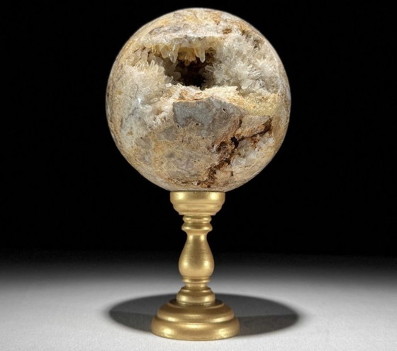Image 1 of Duo de sphères de cristal de roche en quartz avec druses sur supports dorés