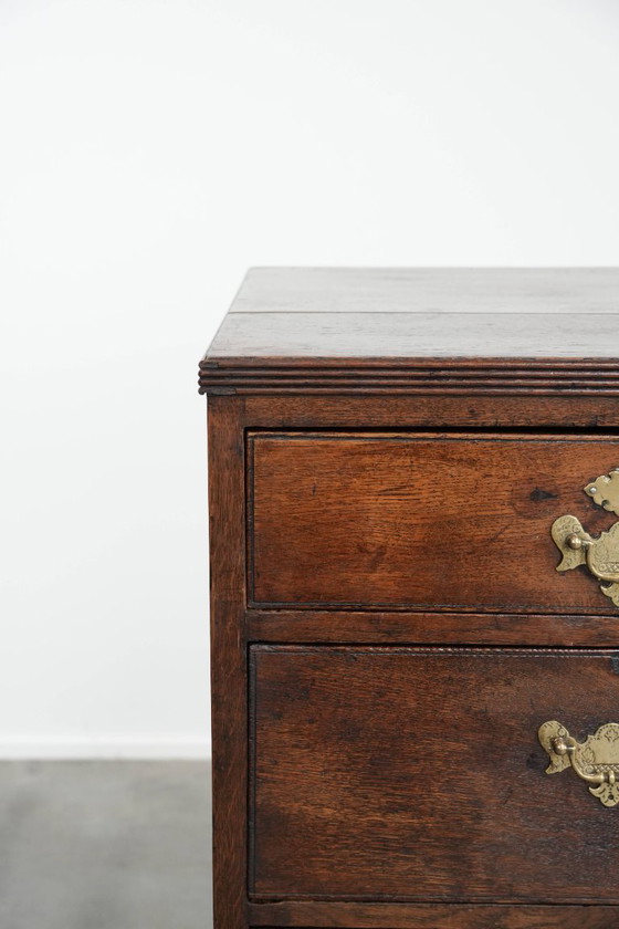 Image 1 of Antique English chest of drawers with 5 drawers and a beautiful color scheme