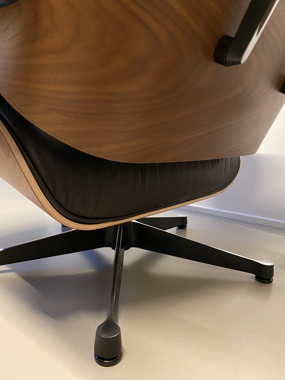 Image 1 of Vitra Eames Lounge Chair met Ottoman