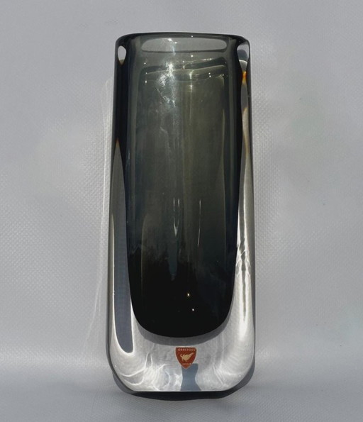 Vaso in cristallo grigio fumé di Nils Landberg per Orrefors, anni '60