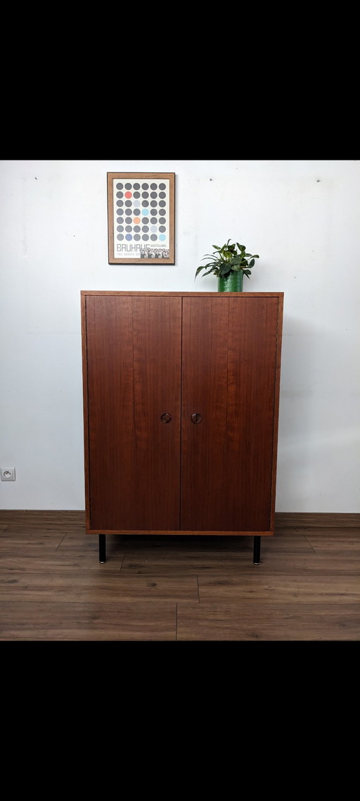 Armario de diseño escandinavo vintage