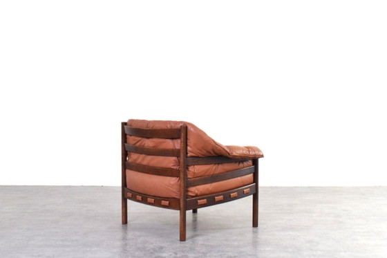 Sillón de roble y cuero de mediados de siglo, diseñado por Arne Norell para Coja en la década de 1960. (photo 5 of 12)