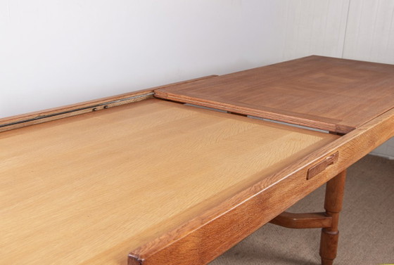Image 1 of Très grande table de repas extensible, 320 cm, en chêne par Guillerme et Chambron pour Votre Maison 1960.