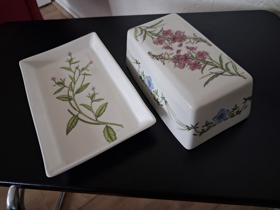 Image 1 of Portmeirion The Queens hidden garden, botervloot