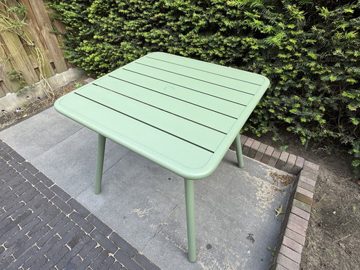 Table de jardin Fermob Luxembourg, couleur cactus Taille 80x80cm