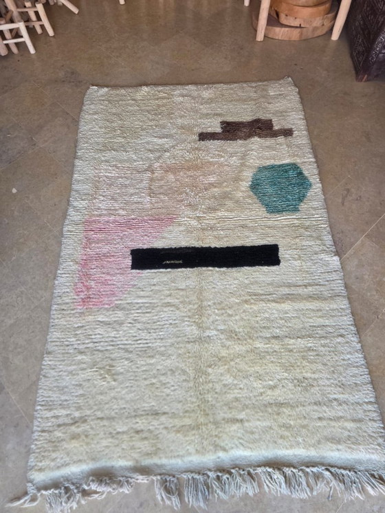 Image 1 of Abstrakter cremefarbener marokkanischer Boujaad-Teppich, 240 x 153 cm