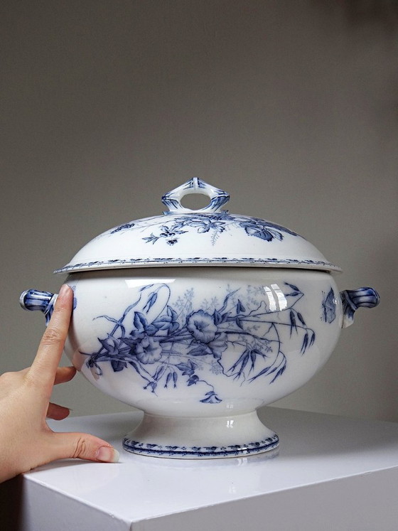 Image 1 of Sarreguemines fine earthenware tureen, Carmen pattern, blue decoration, 19th-20th century