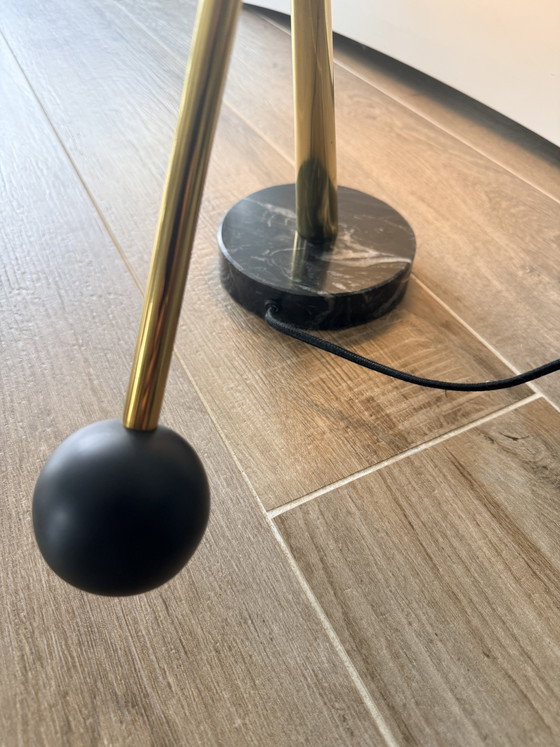Eichholtz Cordero bureaulamp in messing, zwart metaal en marmer. – Bureaulampen, Marble, Metal (photo 12 of 13)