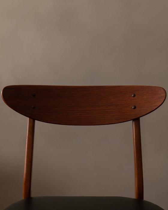 Image 1 of Juego de 6 sillas de comedor danesas de mediados de siglo · Teca y escayola negra