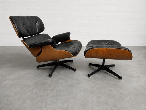 Fauteuil et repose-pieds Herman Miller Eames Contura – stoelen fauteuils, Leather, Metal, Modern