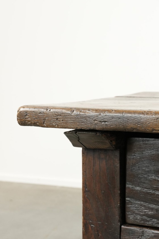 Image 1 of Mesa de centro antigua del siglo XVIII, de madera de castaño, procedente del sur de Europa, con dos cajones.