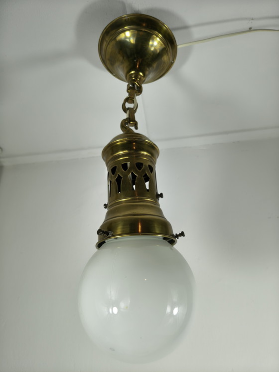 Image 1 of Ciondolo in ottone con sfera in vetro opalino