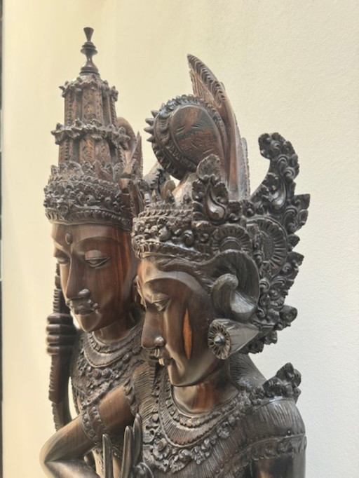 Prachtig en uniek houtsnijwerk van Rama en Shiva. 135 cm hoog, massief ebbenhout uit een oud koloniaal pand. Het beeld is uit e