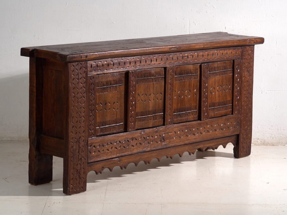 Credenza antica intagliata in legno di pino – Xinjiang, circa 1900 – Credenze con vetrina (photo 5 of 40)