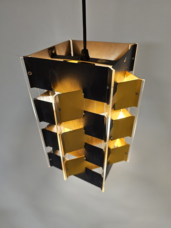 Image 1 of Lampada a sospensione cubista in plastica e metaa di l J. Hoogervorst per Anvia Almelo, anni '70
Stato: