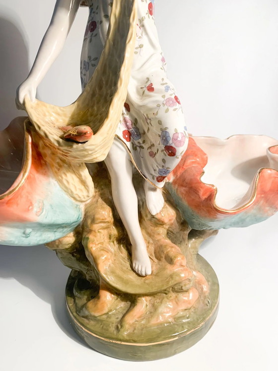 Sculptures en céramique française d'une dame avec des paniers, années 1940 (photo 5 of 14)