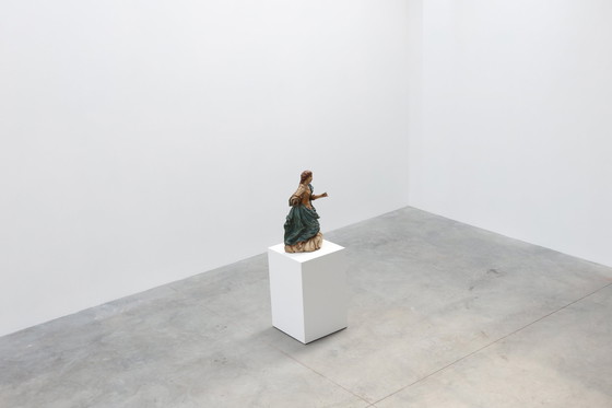 Image 1 of Statua religiosa francese del XVIII secolo raffigurante la Vergine Maria su una nuvola