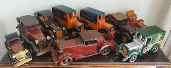 Image 1 of Voitures et camions en bois fabriqués et peints à la main