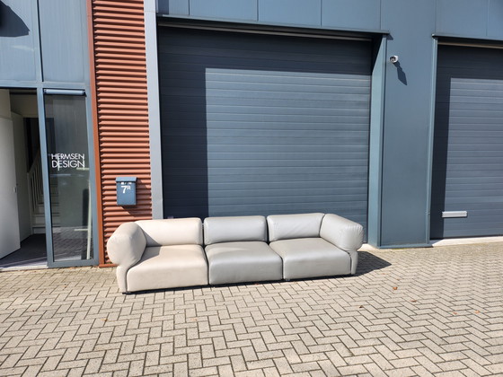 Image 1 of Divano da esterno Butterfly di B&B Italia, disegnato da Patricia Urquiola