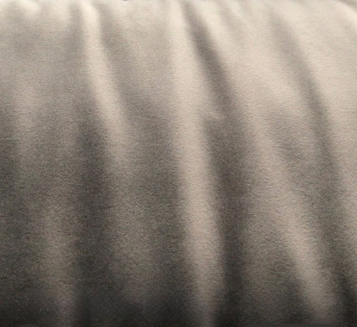 Divano in velluto color tortora, 4 posti