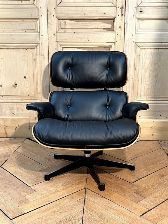 Image 1 of Sillón y otomana Charles y Ray EAMES Edición VITRA