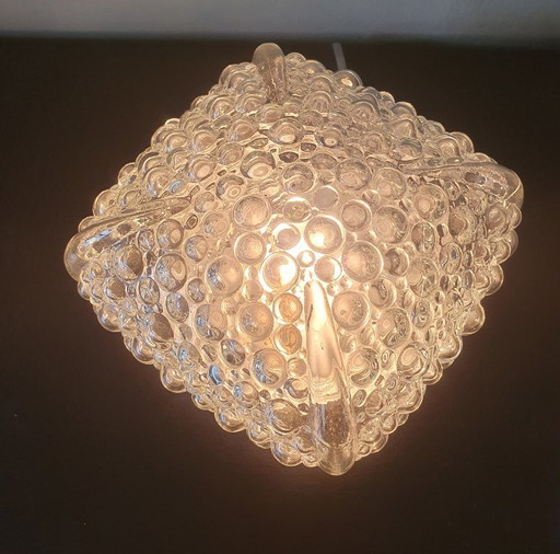 Helena Tynell - Glashütte Limburg - anni '60. Lampada da parete/soffitto in vetro spesso a bolle.