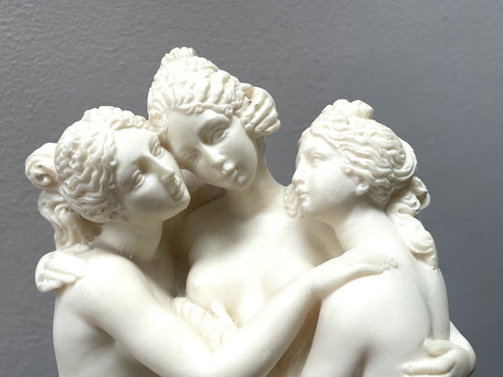 Image 1 of Scultura in marmo dei primi del Novecento raffigurante le Tre Grazie.