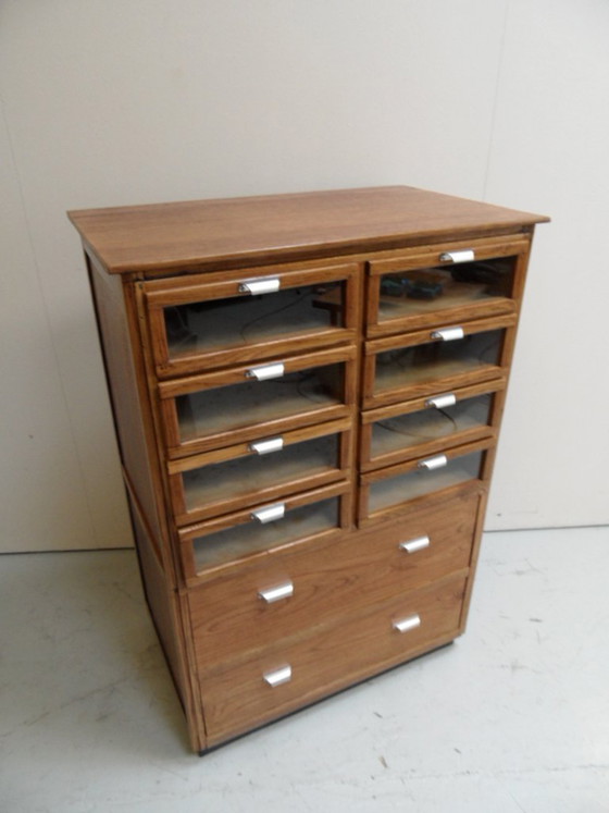 Image 1 of Commode vintage de magasin