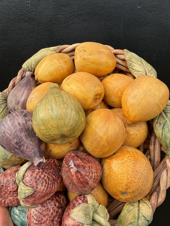 Image 1 of Corbeille fruits trompe l’œil Portugal années 70