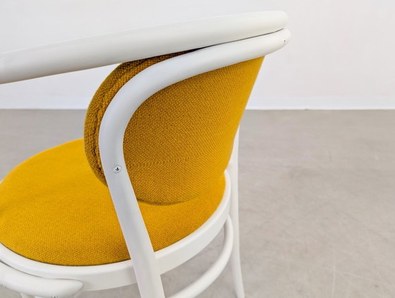 Image 1 of Set van 7 Thonet stoelen 210 P gebogen hout jaren 60 geel designklassieker