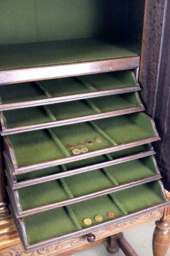 Image 1 of raro gabinete de monedas holandés del siglo XVII