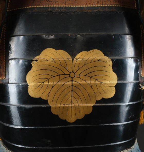 Image 1 of Samurai armour yoroi black lacquer with ivy leaf family crest