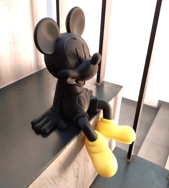 Image 1 of Figurine Big Black Mickey Mouse inspirée de Banksy, cadeau de Noël Julklapp, street art