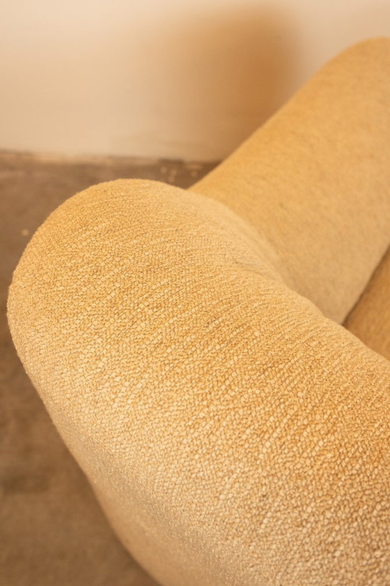 Image 1 of Leolux "Mink" 2-zitsbank met crèmekleurige bekleding