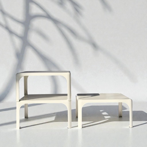 Vico Magistretti para Artemide, Demetrio 45 mesas apilables (juego de 3)