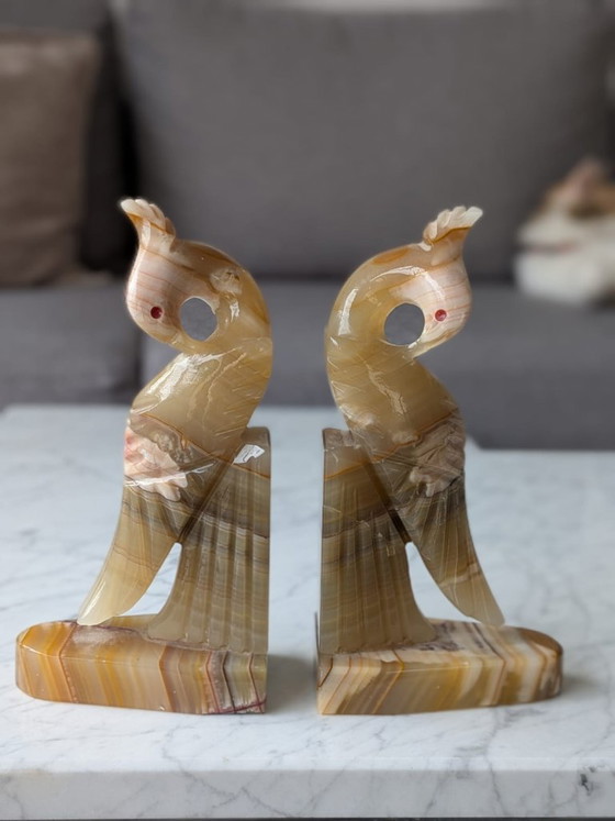 Superb Pair of Vintage Solid Onyx Bookends, Parrots, Decorative Objects, Stone, Creme (photo 10 of 11)