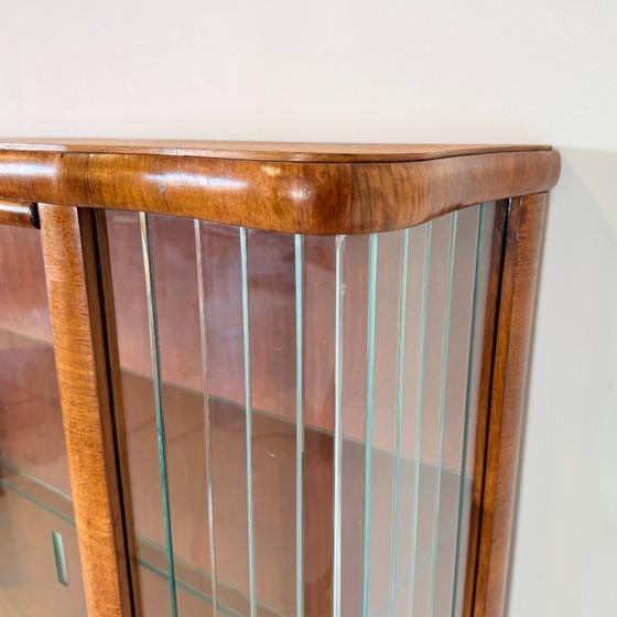 Vetrina vintage con ante in vetro – Noce caldo e stile Art Déco – Anni '50 – Vetrine, Wood (photo 8 of 13)