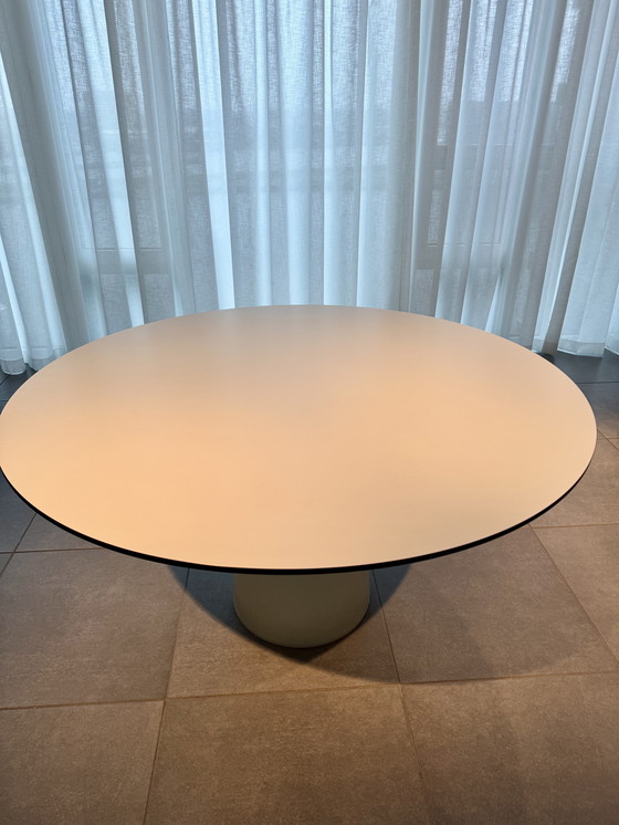 Image 1 of Mesa contenedor Moooi de 140 cm