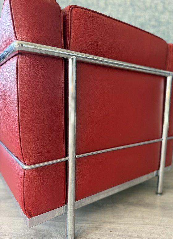 Image 1 of 8 sedie vintage LC2 Le Corbusier in pelle rossa, Italia, anni '80