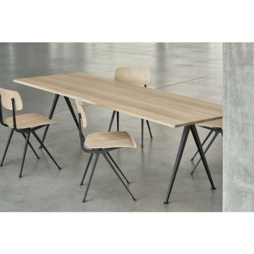 Pyramid Table Hay 300cm x 90