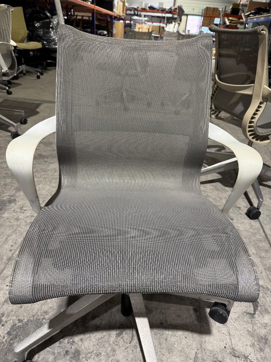 Image 1 of Chaises Herman Miller Setu Alpine d'occasion (40 disponibles)