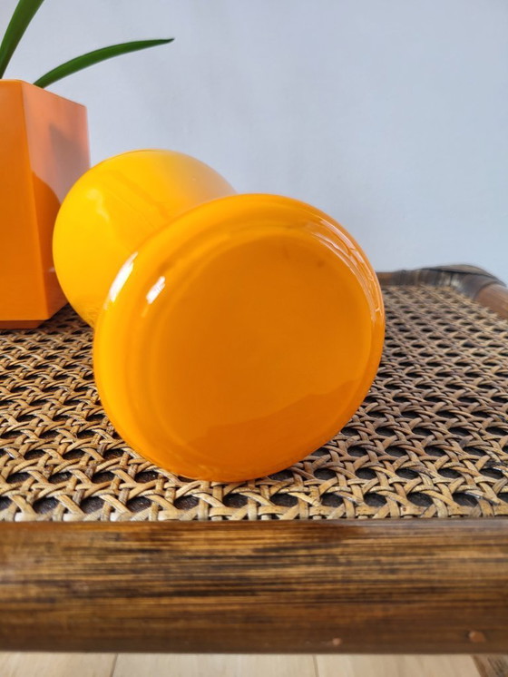 Image 1 of Vintage opaline glazen vaas, oranje, Mid century, Italy, jaren 1960