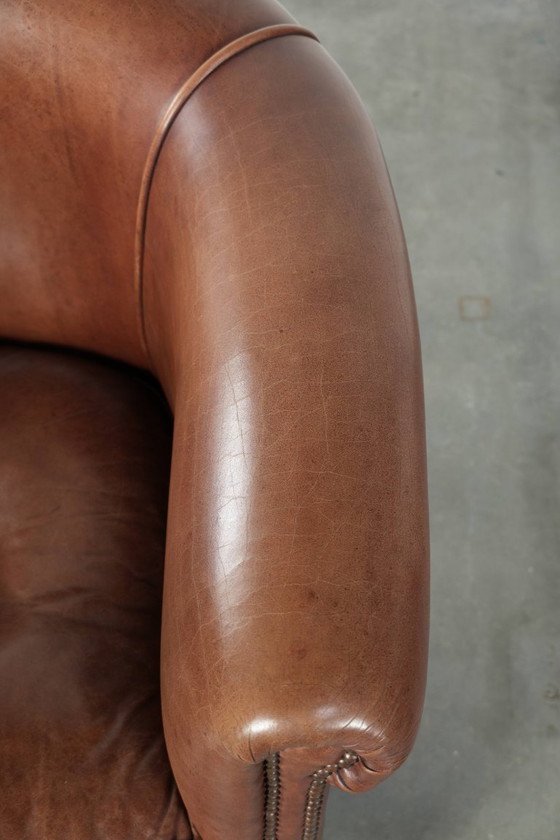 Image 1 of Rundleren clubfauteuil in een mooie donkere cognac kleur in Engelse stijl