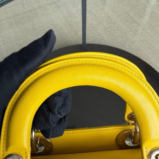 Image 1 of DIOR LADY MINI - CANNAGE LAMSLEER MET GEELGOUDEN BESLAG EN VERSTELBARE BAND