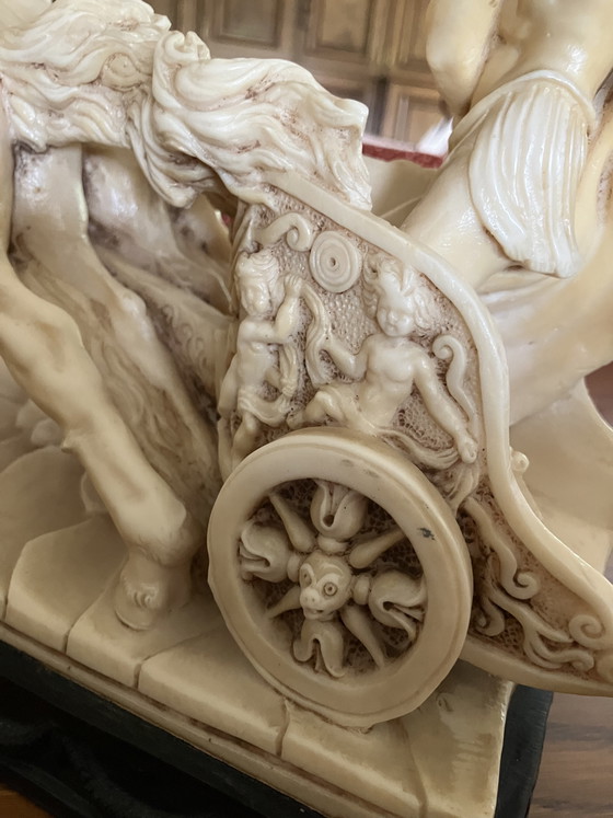 Image 1 of Large Roman Statue (50 cm wide) – Chariot & Horses – Ivory look