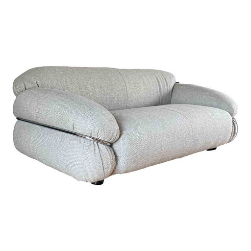 "sesann" two-seater sofa by gianfranco frattini for cassina in grey bouclé, 1972