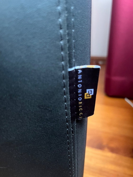 Image 1 of Poltrona Antonio Ricci in pelle nera